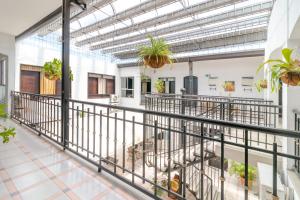 A balcony or terrace at Ayenda Oporto Suites