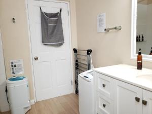 Phòng tắm tại Keep Cool Guesthouse +81 ảnh