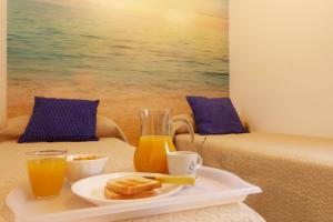 Fotografie z fotogalerie ubytování Studio with access to the garden. Open pool. Beach very close. Wifi & Netflix FREE v destinaci Benalmádena