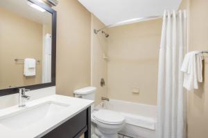 Vannituba majutusasutuses FairBridge Inn Express Nyack