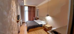 Postel nebo postele na pokoji v ubytování Happy Stay Hotel
