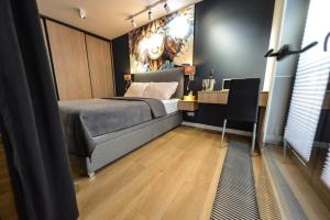 Uma cama ou camas num quarto em Apartament EXCLUSIVE FYRTEL WILDA - NEW