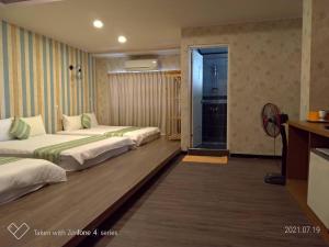 Postel nebo postele na pokoji v ubytování Guan Lun Hotel