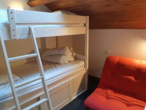 a bunk bed with a ladder and a chair in a room at Appartement Les Deux Alpes, 2 pièces, 6 personnes - FR-1-516-147 in Les Deux Alpes