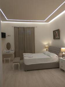 Postel nebo postele na pokoji v ubytování NAFPAKTOS Beach luxury Suites