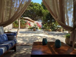 A seating area at Viviendas Ferrer-Es Mal Pas