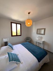 Łóżko lub łóżka w pokoju w obiekcie La Listrella Residence & Spa