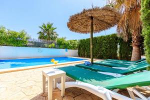 Bazén v ubytování Villa Dunas in Cala Dor nebo v jeho okolí
