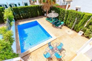 Bazén v ubytování Villa Dunas in Cala Dor nebo v jeho okolí