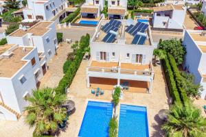 Bazén v ubytování Villa Dunas in Cala Dor nebo v jeho okolí