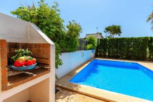 Bazén v ubytování Villa Dunas in Cala Dor nebo v jeho okolí