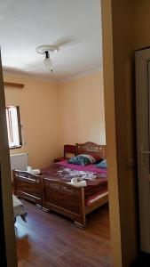 Letto o letti in una camera di Teo Guesthouse and Camping in Mestia