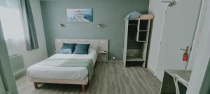 a small bedroom with a bed and a ladder at Hotel du Haut Marais in Saint-Marcel