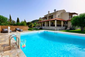Bazén v ubytovaní Grand Villa Roubana alebo v jeho blízkosti