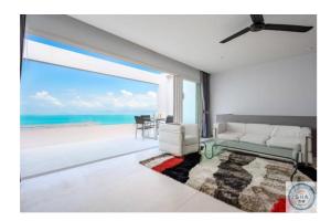 Postel nebo postele na pokoji v ubytování Panorama Samui Residences