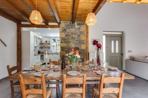 a dining room with a wooden table and chairs at Villa 4 DESTINA in Élos