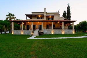 Vonkajšia záhrada v ubytovaní Grand Villa Roubana