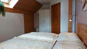 Postel nebo postele na pokoji v ubytování Apartmány Pod Lesem