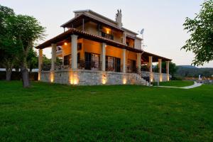Vonkajšia záhrada v ubytovaní Grand Villa Roubana