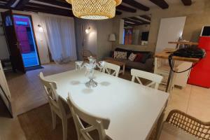 a white table and chairs in a living room at MAISON ENTIERE de 115m2 EN HYPER HYPER CENTRE AUX COEUR DES HALLES de TOURS de 2 à 7 PERSONNES in Tours