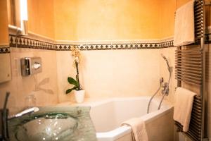 Koupelna v ubytování Hotel Weisser Bär