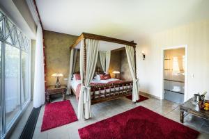 Postel nebo postele na pokoji v ubytování Hotel Weisser Bär