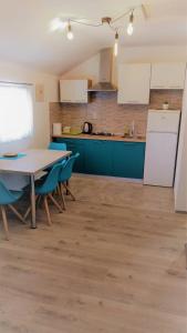 Kuchyň nebo kuchyňský kout v ubytování Galesic Apartments & Rooms