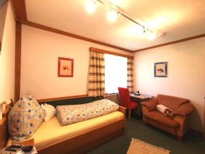 A seating area at Pension Tannheim
