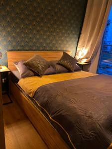 a bed with pillows on it in a bedroom at VIP Apartament-Marine in Rumia