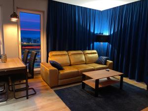 a living room with a couch and a table at VIP Apartament-Marine in Rumia