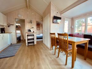 Kuchyň nebo kuchyňský kout v ubytování Falun Strandby Främby Udde