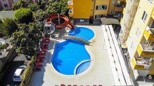 an overhead view of a swimming pool at a resort at Rose Garden Apart Hotel in Alanya
