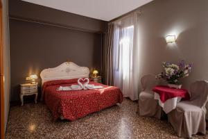 Łóżko lub łóżka w pokoju w obiekcie Locanda Casa Martini