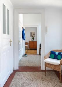 Posteľ alebo postele v izbe v ubytovaní Bright & Spacious Loft With Basilica View
