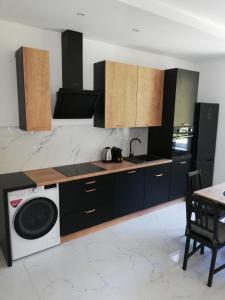 Kuchyňa alebo kuchynka v ubytovaní Lipowa 22 Centrum Apartament + 4 fotografie
