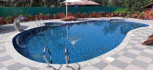Bazén v ubytování Srinikethana Home Stay with Swimming Pool nebo v jeho okolí