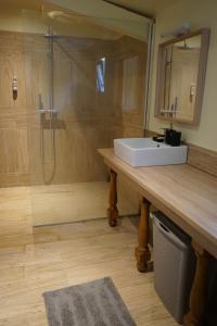 Koupelna v ubytování La Marlière Chambre de Charme + 2 fotografie