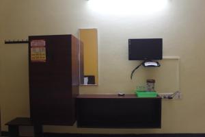 Televizorius ir (arba) pramogų centras apgyvendinimo įstaigoje Aishvarya Residency Coimbatore