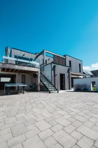 a building with a staircase and a patio at Studio de Lokentaz in Saint-Gildas-de-Rhuys