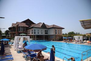 Bazén v ubytování Resort Nord Park nebo v jeho okolí