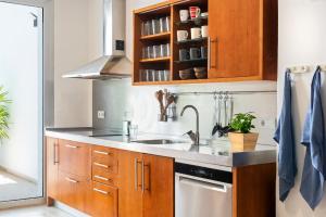A kitchen or kitchenette at Alohamundi Triana