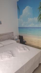 a bedroom with a bed with a view of the beach at Stritt' Stritt' in Palinuro