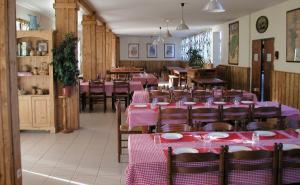 Restaurace v ubytování Glynns at Club Correze