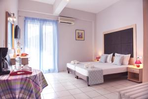 A bed or beds in a room at Christof Studios