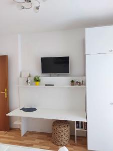 TV a/nebo společenská místnost v ubytování Rab - Apartman Matea