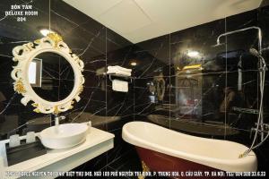 Koupelna v ubytování King's Hotel Nguyễn Thị Định