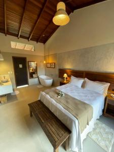 Cama ou camas em um quarto em Hiu Hotel