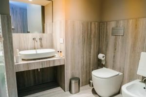 ETNEA Suite 270的一间浴室