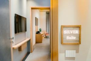 ETNEA Suite 270的电视和/或娱乐中心
