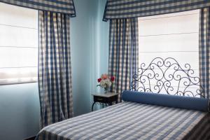 a bedroom with a bed and a window with curtains at Moradia em Vilar dos Prazeres in Ourém